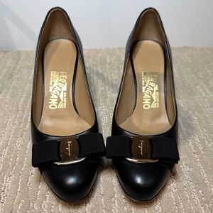 Ferragamo Vara Bow Pump 5.5